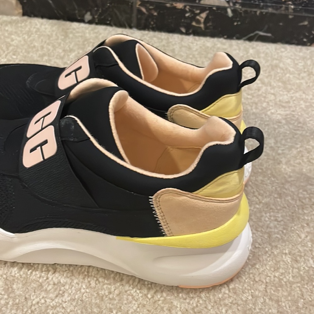 Ugg Size 8 - image 3